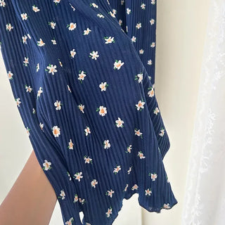 Women's floral pleated pants with elastic waistband