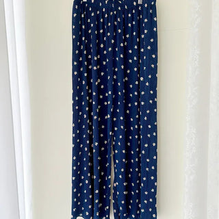 Women's floral pleated pants with elastic waistband