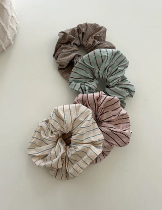 Rustling striped hair scrunchie