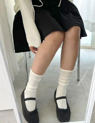 Frilled plain women's socks, loose-fit knit socks, mid-calf socks