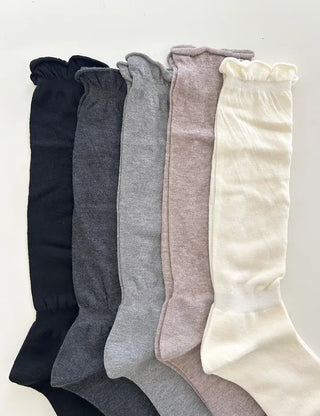 Frilled plain women's socks, loose-fit knit socks, mid-calf socks