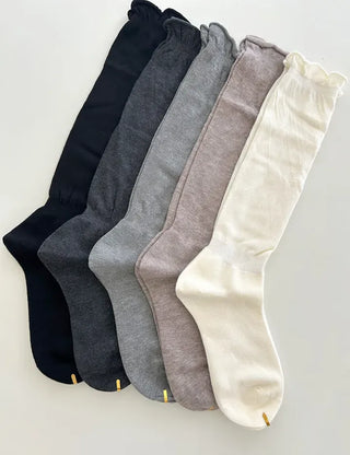 Frilled plain women's socks, loose-fit knit socks, mid-calf socks