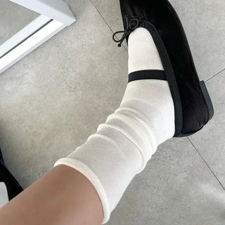 Frilled plain women's socks, loose-fit knit socks, mid-calf socks