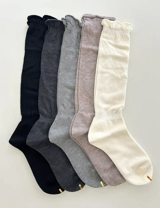 Frilled plain women's socks, loose-fit knit socks, mid-calf socks