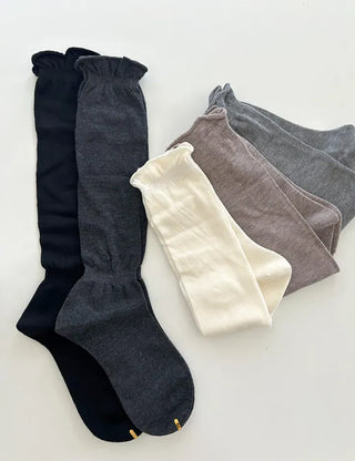 Frilled plain women's socks, loose-fit knit socks, mid-calf socks