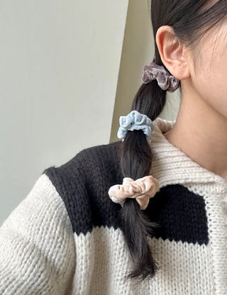 1+1 Slim Velvet Mini Scrunchie Set