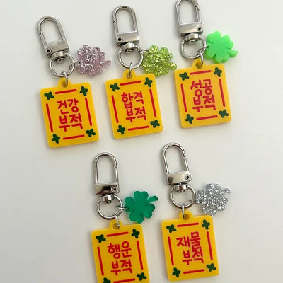 Merry Shop Handmade Charm Keyring Four-Leaf Clover Keyholder Gift for Exam Takers