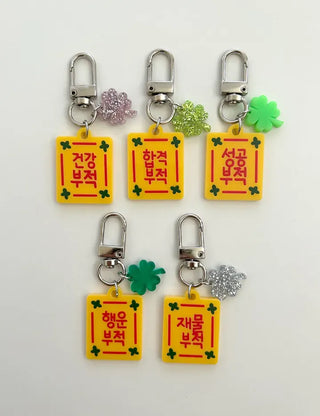 Merry Shop Handmade Charm Keyring Four-Leaf Clover Keyholder Gift for Exam Takers