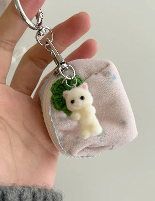 Knitted four-leaf clover keyring, mini cat doll, mini bag keyring