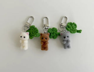 Knitted four-leaf clover keyring, mini cat doll, mini bag keyring
