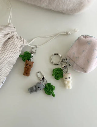 Knitted four-leaf clover keyring, mini cat doll, mini bag keyring