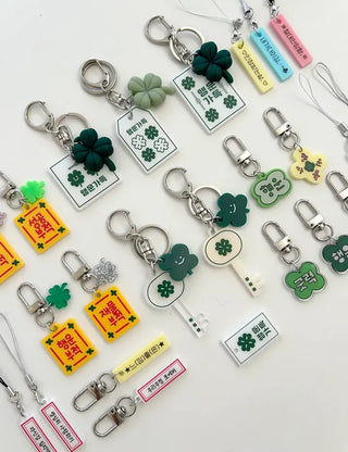 Merry Shop Lucky Keyholder Four-Leaf Clover Acrylic Keyring