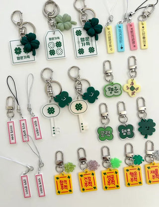 Merry Shop Lucky Keyholder Four-Leaf Clover Acrylic Keyring