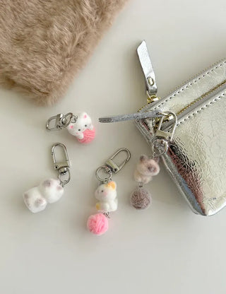 Four-leaf clover cat scooter doll mini bag keyring keyholder