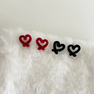 Silver Needle Velvet Drawing Heart Mini Earrings