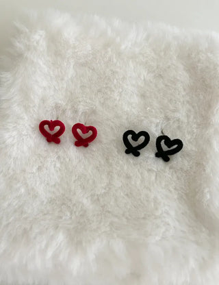 Silver Needle Velvet Drawing Heart Mini Earrings