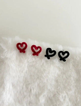 Silver Needle Velvet Drawing Heart Mini Earrings