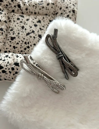 Cubic knot metal ribbon side hair clip