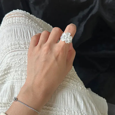 Chic Flower Ring Flower Bold Acrylic