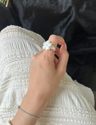 Chic Flower Ring Flower Bold Acrylic