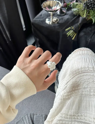 Chic Flower Ring Flower Bold Acrylic