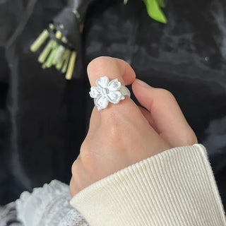 Chic Flower Ring Flower Bold Acrylic