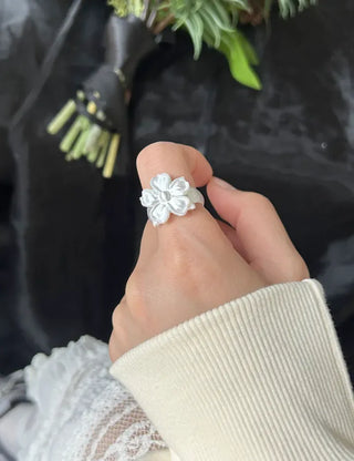 Chic Flower Ring Flower Bold Acrylic