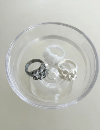 Chic Flower Ring Flower Bold Acrylic