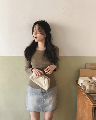 Back Point Slit Slim T-Shirt