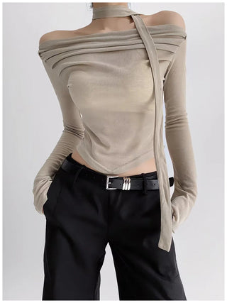 One-shoulder slim top & low-waist skirt