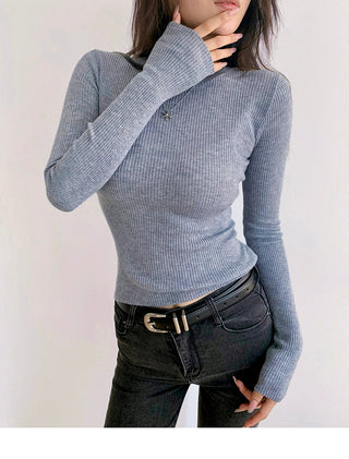 Round neck ribbed knitted sweater