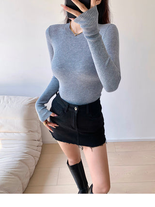 Round neck ribbed knitted sweater