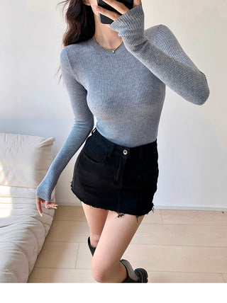Round neck ribbed knitted sweater