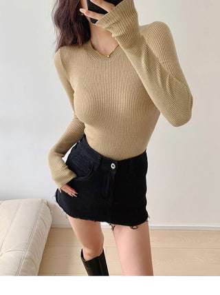 Round neck ribbed knitted sweater