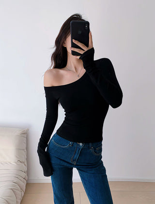 One shoulder long-sleeved top