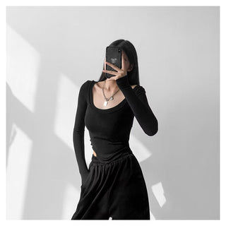 U-neck long-sleeved top