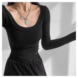 U-neck long-sleeved top