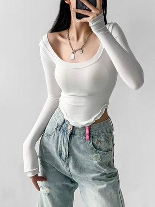 U-neck long-sleeved top