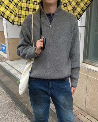 Simple 2-way knit zip-up