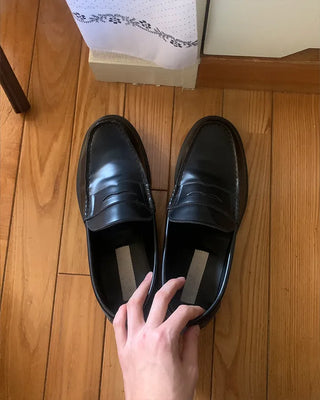 Simple round-toe loafers