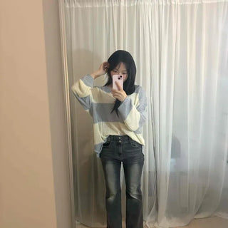 Loose-fit V-neck Striped Bbi-eong Knit