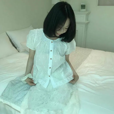 Loose-fit Plain Shirred Button-Punched Short-sleeve Blouse