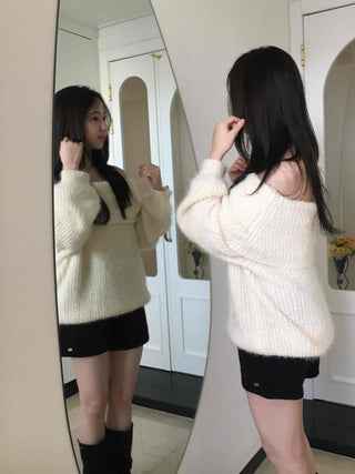 Soft Texture Shoulder Point Oversized Knit