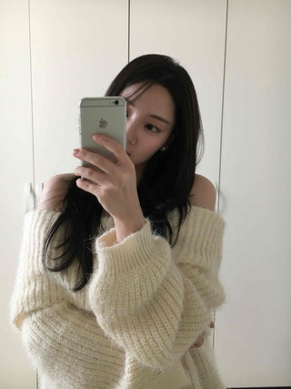 Soft Texture Shoulder Point Oversized Knit