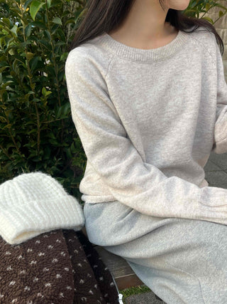 Cozy Minimal Long Sleeve Knit
