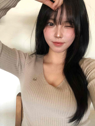 Deep V Fitted Ribbed Pendant Knit