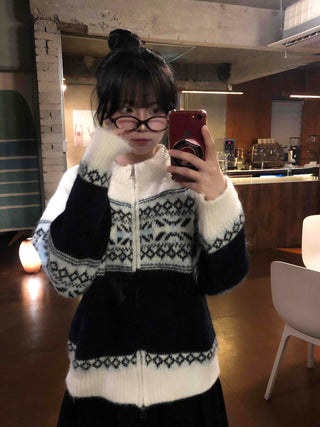Classic Nordic Snowflake Knit Zip-up