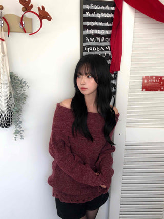 Folding Off-Shoulder Loose Knit