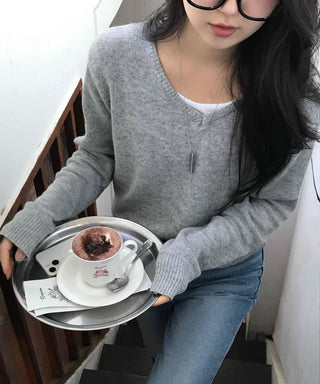 Minimal V-Neck Cozy Fit Knit