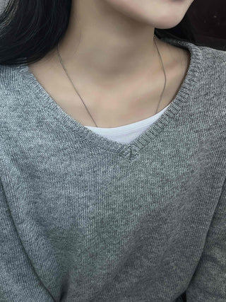 Minimal V-Neck Cozy Fit Knit